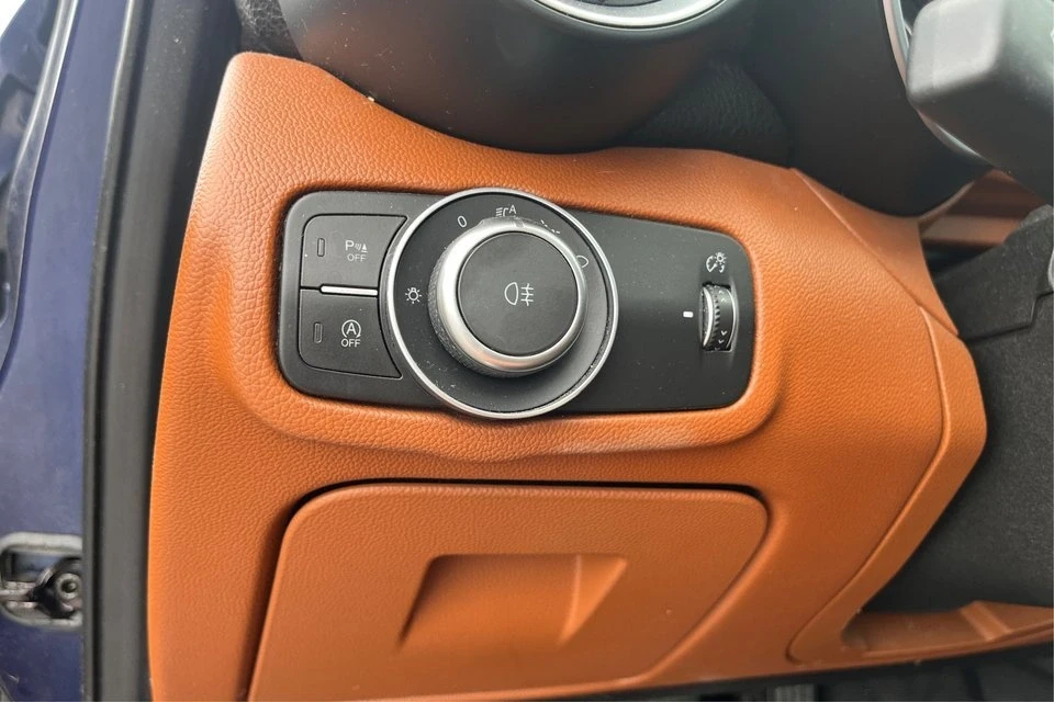 2017 Alfa Romeo Giulia - Image 10 of 12