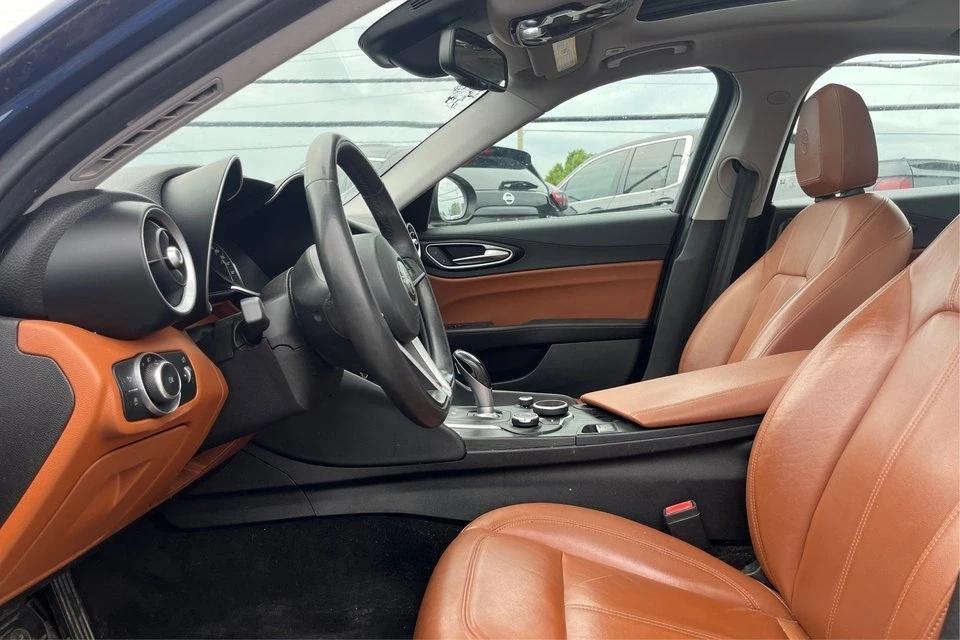 2017 Alfa Romeo Giulia - Image 4 of 12