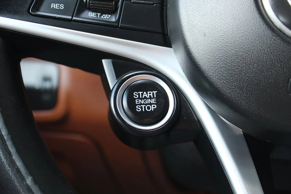2017 Alfa Romeo Giulia - Image 16 of 19