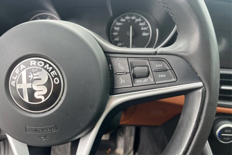 2017 Alfa Romeo Giulia - Image 12 of 12