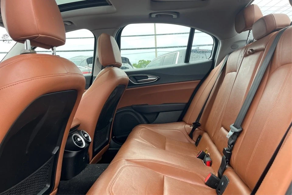 2017 Alfa Romeo Giulia - Image 5 of 12