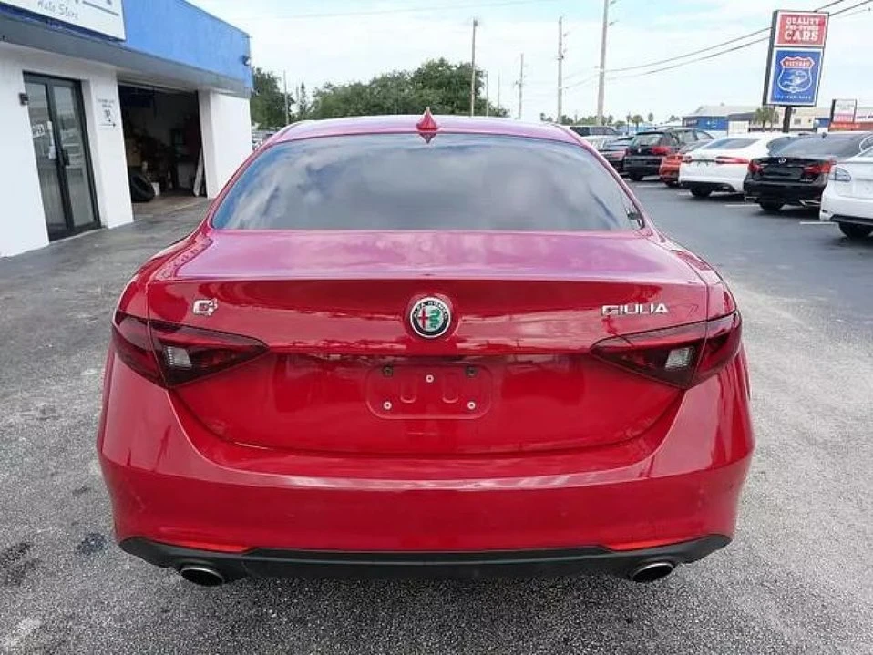 2017 Alfa Romeo Giulia - Image 7 of 16