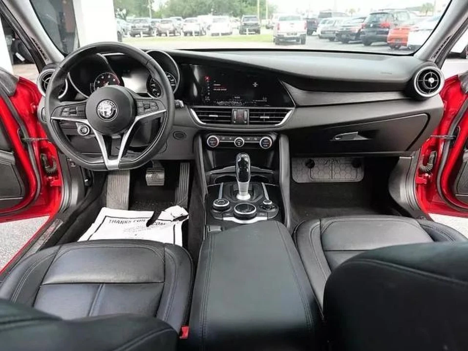 2017 Alfa Romeo Giulia - Image 8 of 16