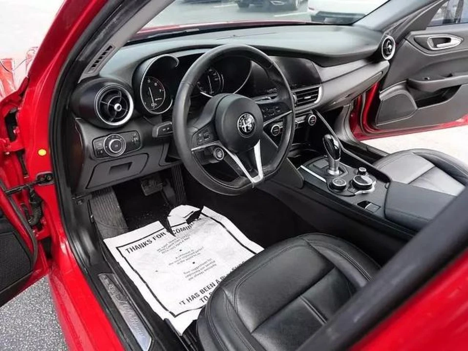 2017 Alfa Romeo Giulia - Image 15 of 16