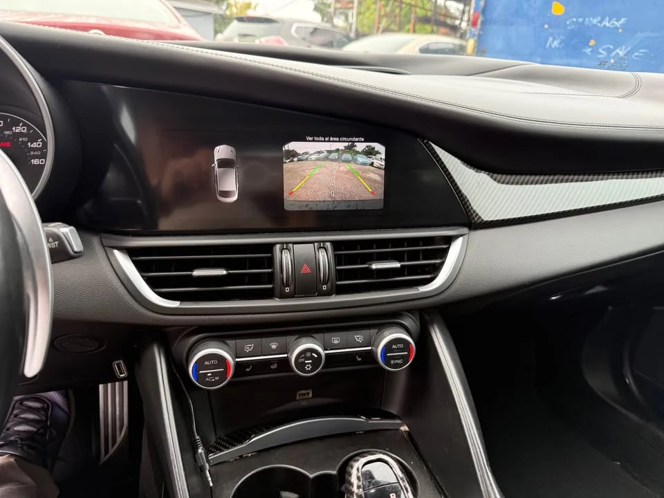 2017 Alfa Romeo Giulia - Image 7 of 8