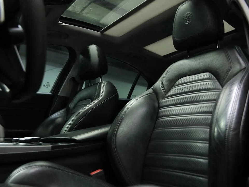 2017 Alfa Romeo Giulia - Image 20 of 20