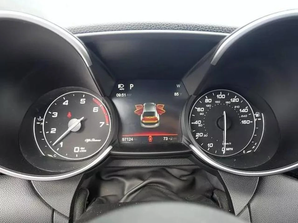 2017 Alfa Romeo Giulia - Image 9 of 16