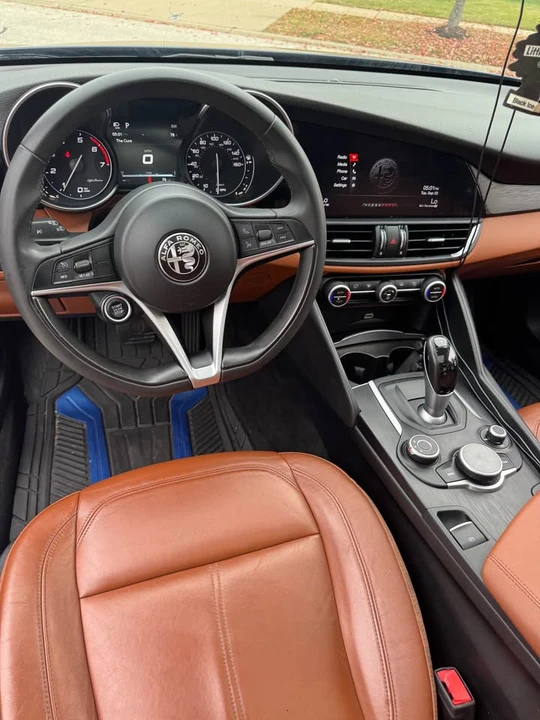 2017 Alfa Romeo Giulia - Image 9 of 10