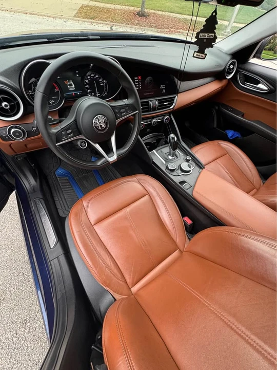 2017 Alfa Romeo Giulia - Image 6 of 10