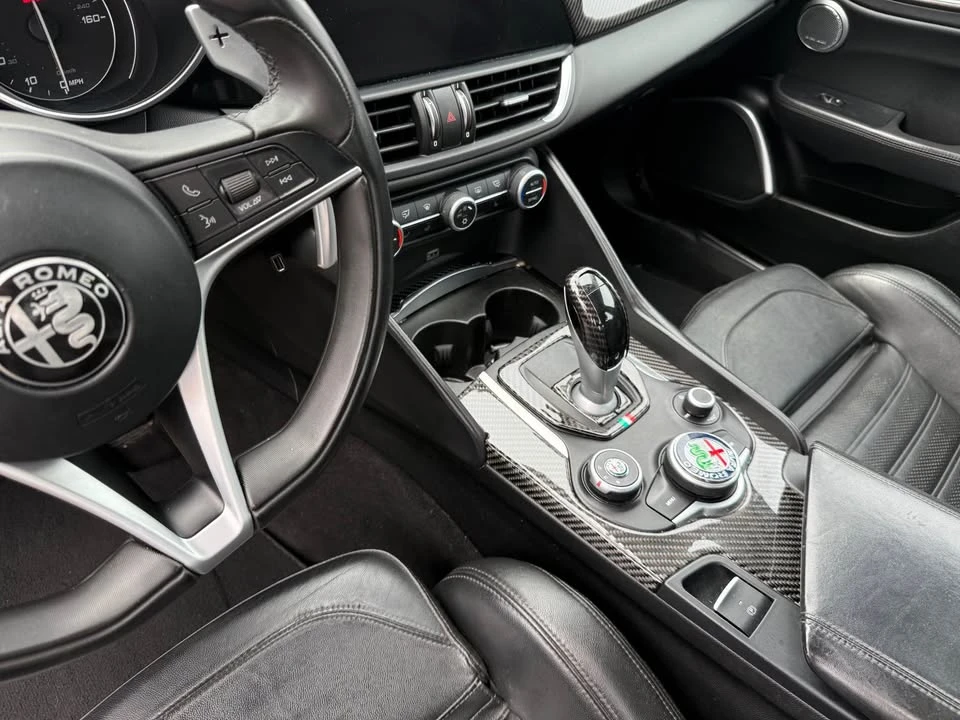 2017 Alfa Romeo Giulia - Image 5 of 8