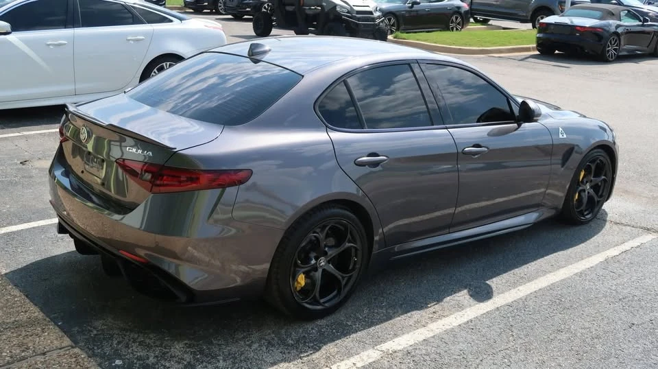 2017 Alfa Romeo Giulia - Image 13 of 18