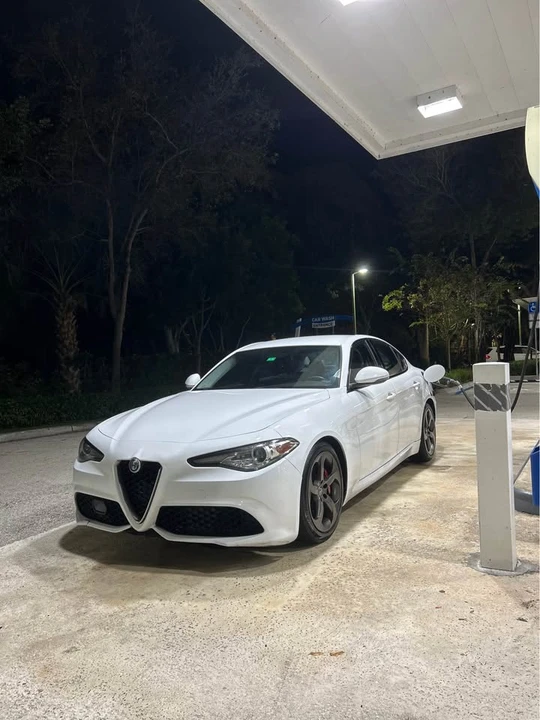 2017 Alfa Romeo Giulia - Image 15 of 15