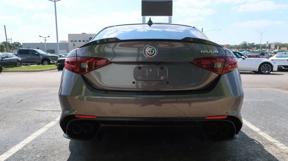 2017 Alfa Romeo Giulia - Image 9 of 18