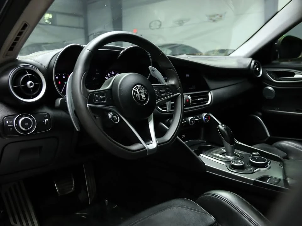 2017 Alfa Romeo Giulia - Image 18 of 20