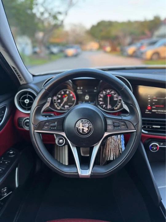 2017 Alfa Romeo Giulia - Image 11 of 15