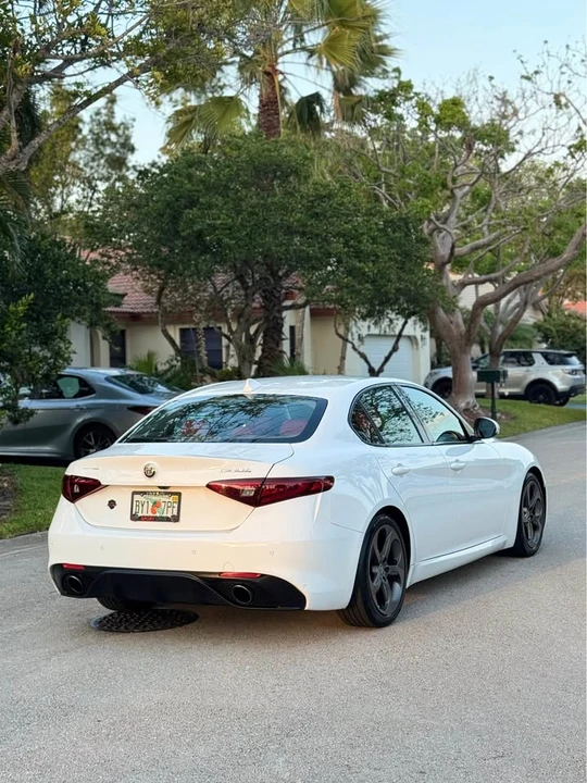 2017 Alfa Romeo Giulia - Image 8 of 15