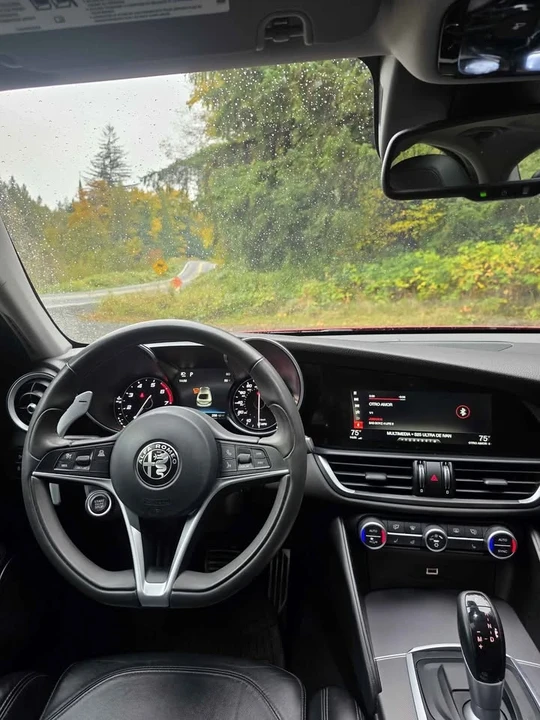 2017 Alfa Romeo Giulia - Image 9 of 11