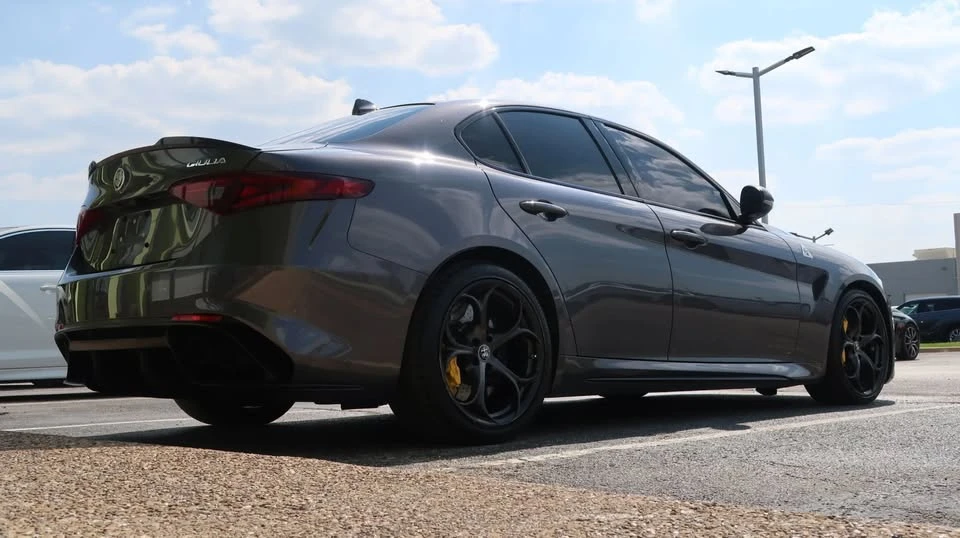 2017 Alfa Romeo Giulia - Image 14 of 18