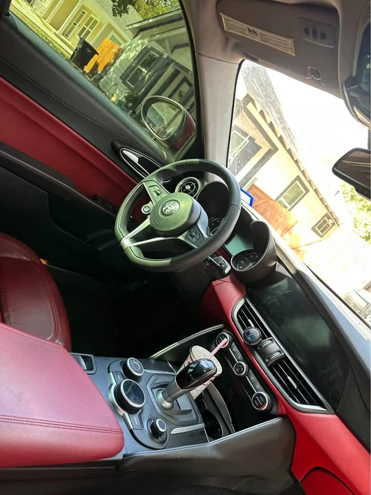 2017 Alfa Romeo Giulia - Image 7 of 8