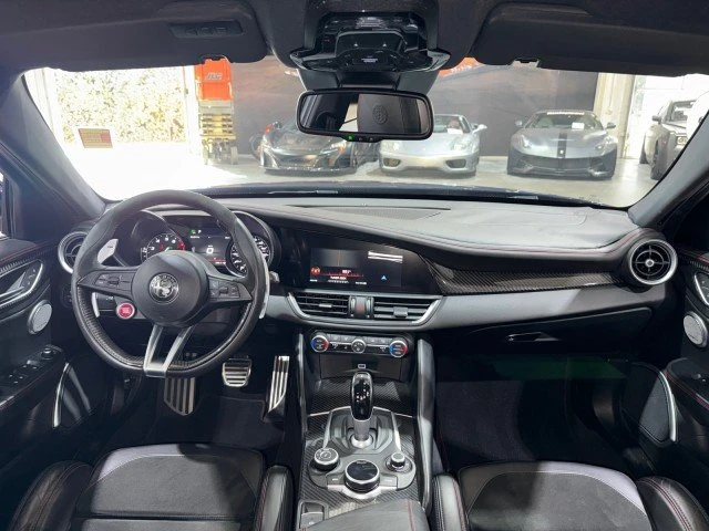 2017 Alfa Romeo Giulia - Image 9 of 20