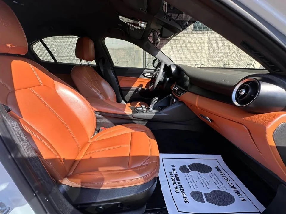 2017 Alfa Romeo Giulia - Image 17 of 19