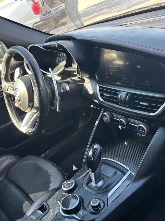 2017 Alfa Romeo Giulia - Image 5 of 10