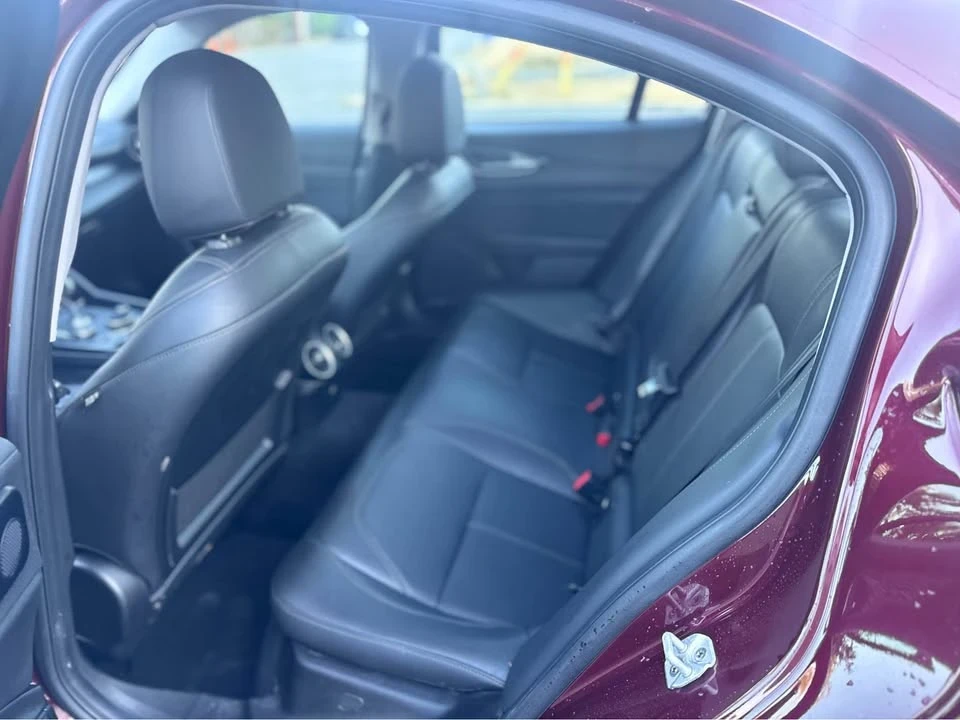 2017 Alfa Romeo Giulia - Image 15 of 16