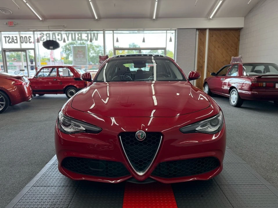 2017 Alfa Romeo Giulia - Image 16 of 19