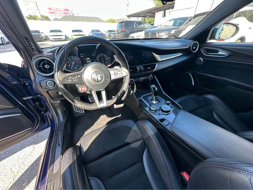 2017 Alfa Romeo Giulia - Image 7 of 8