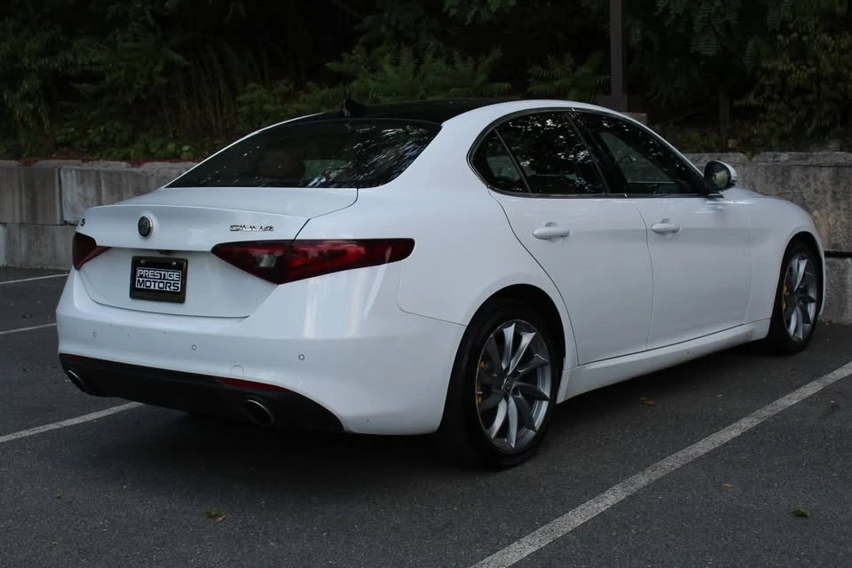 2017 Alfa Romeo Giulia - Image 4 of 19