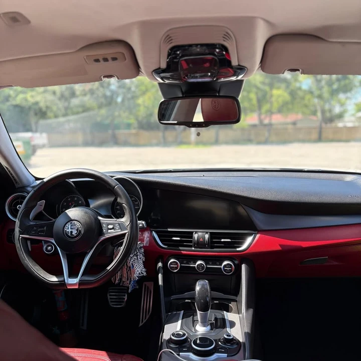 2017 Alfa Romeo Giulia - Image 12 of 18