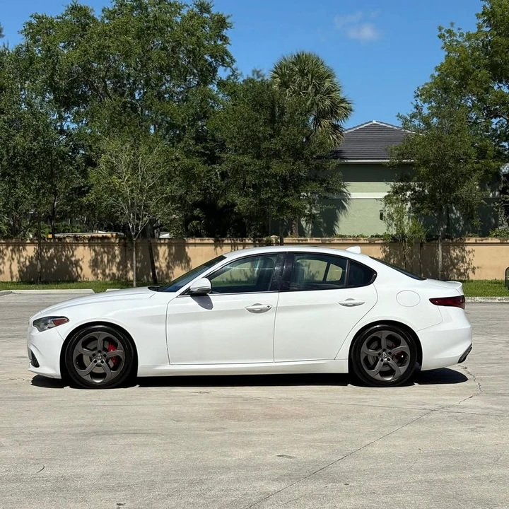2017 Alfa Romeo Giulia - Image 4 of 18
