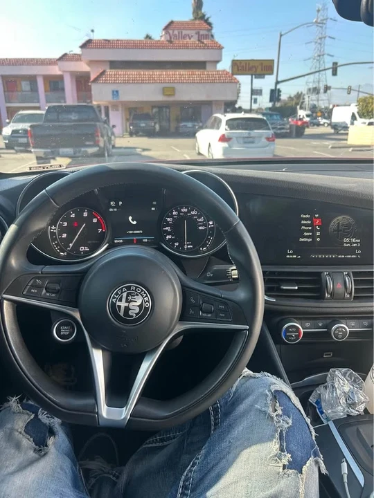 2017 Alfa Romeo Giulia - Image 3 of 5