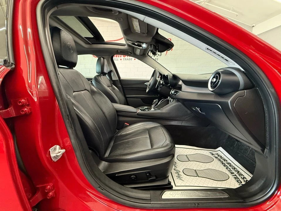 2017 Alfa Romeo Giulia - Image 8 of 19