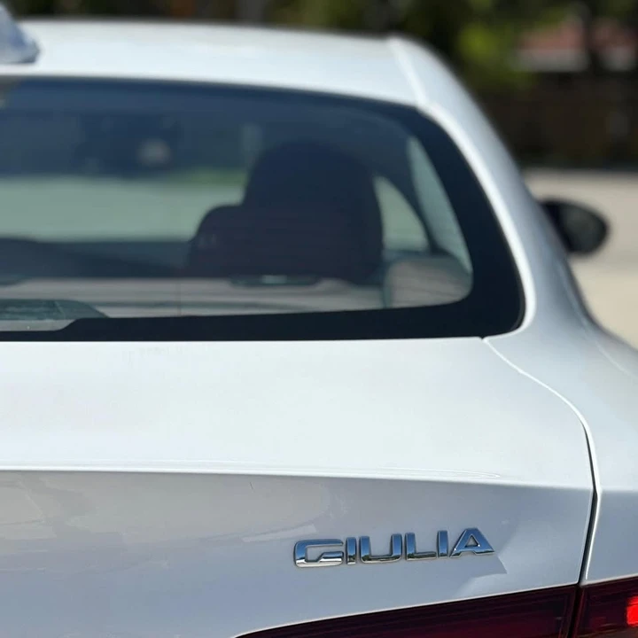 2017 Alfa Romeo Giulia - Image 9 of 18