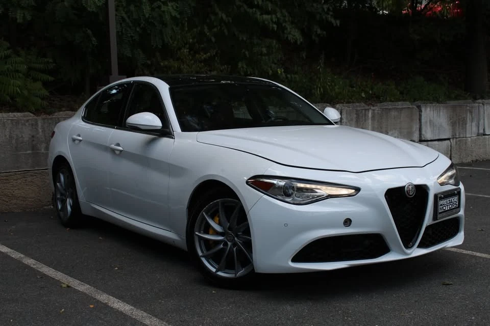2017 Alfa Romeo Giulia - Image 2 of 19