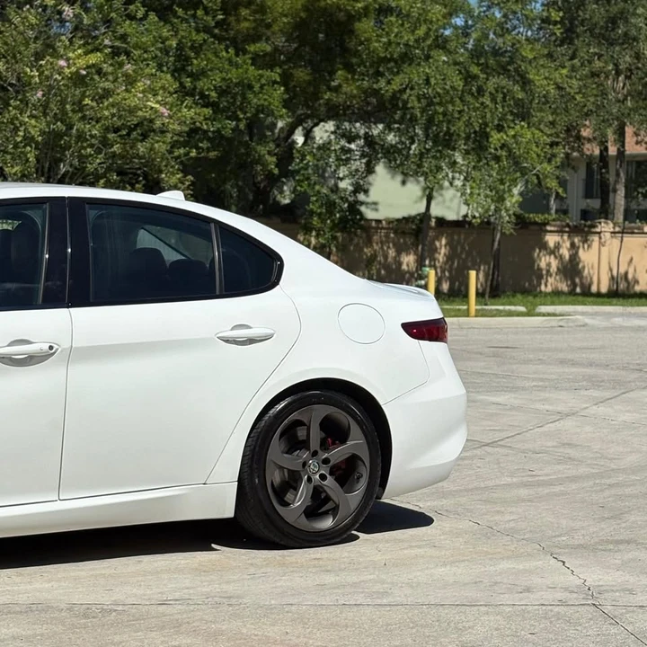 2017 Alfa Romeo Giulia - Image 7 of 18