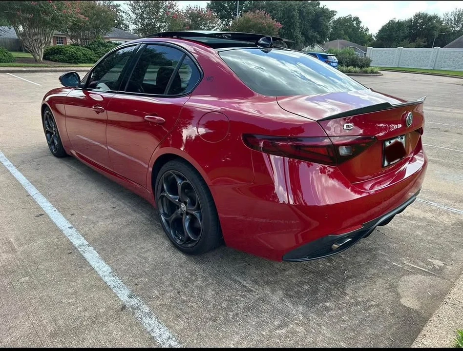 2017 Alfa Romeo Giulia - Image 5 of 8