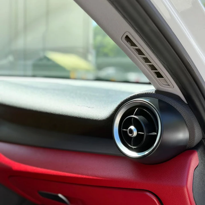 2017 Alfa Romeo Giulia - Image 15 of 18