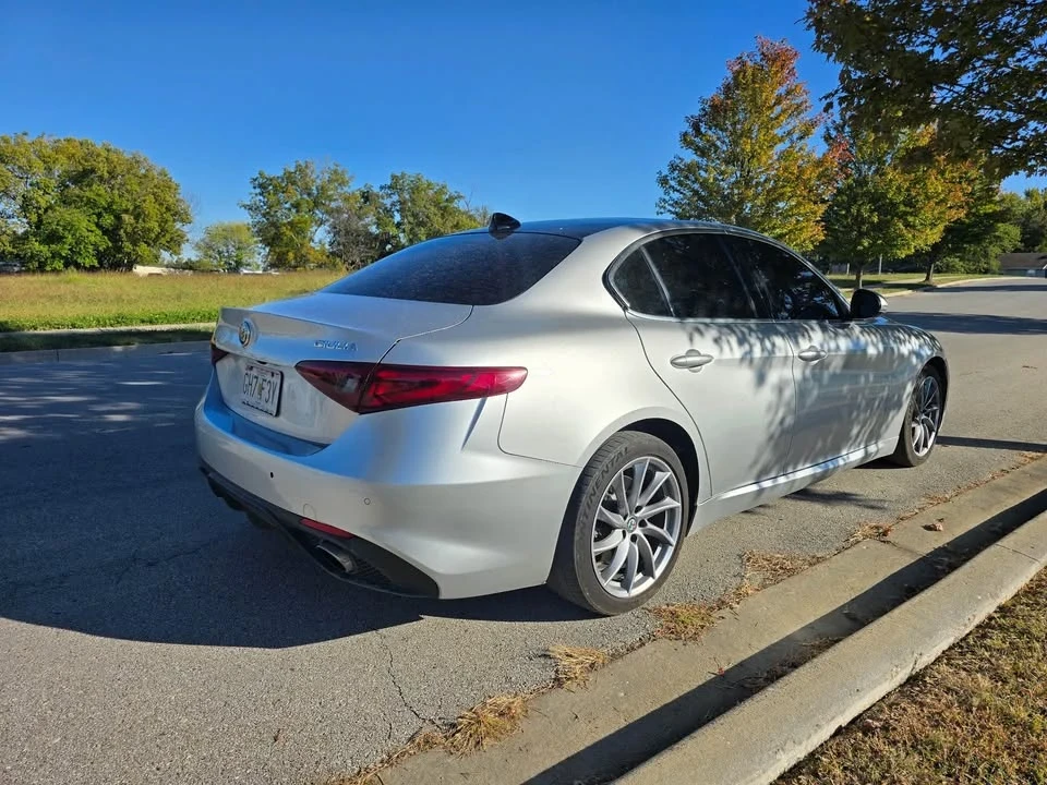 2017 Alfa Romeo Giulia - Image 5 of 15