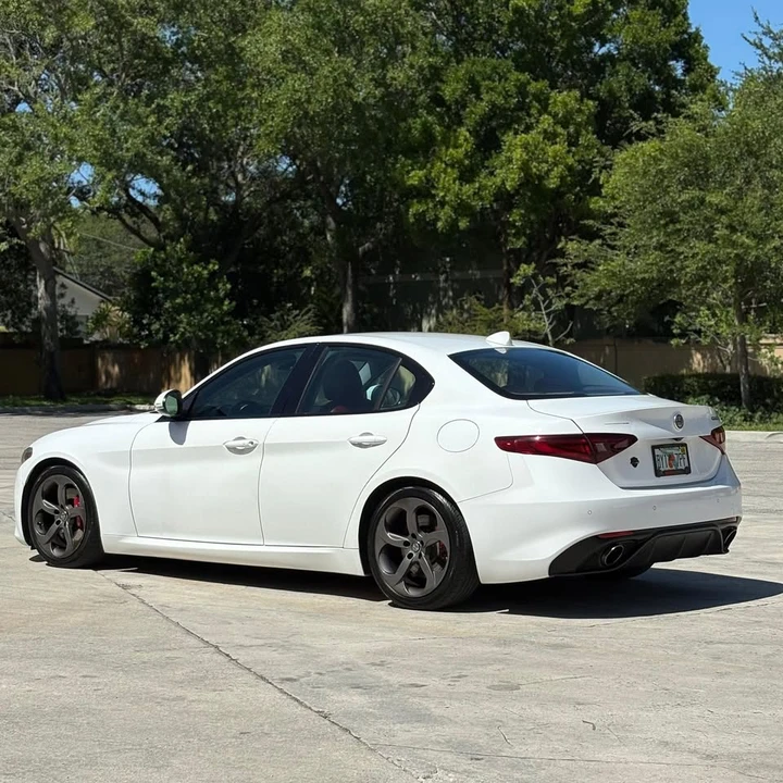 2017 Alfa Romeo Giulia - Image 5 of 18