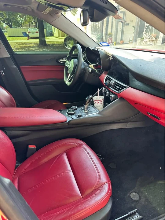 2017 Alfa Romeo Giulia - Image 5 of 8