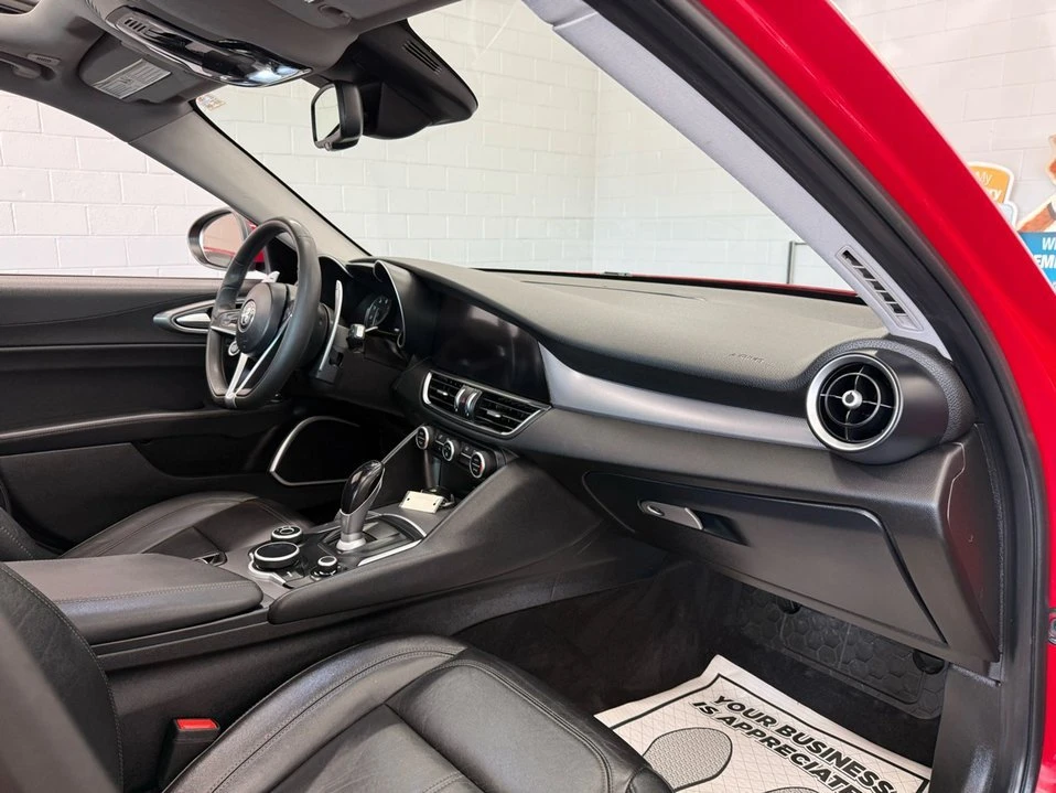 2017 Alfa Romeo Giulia - Image 7 of 19