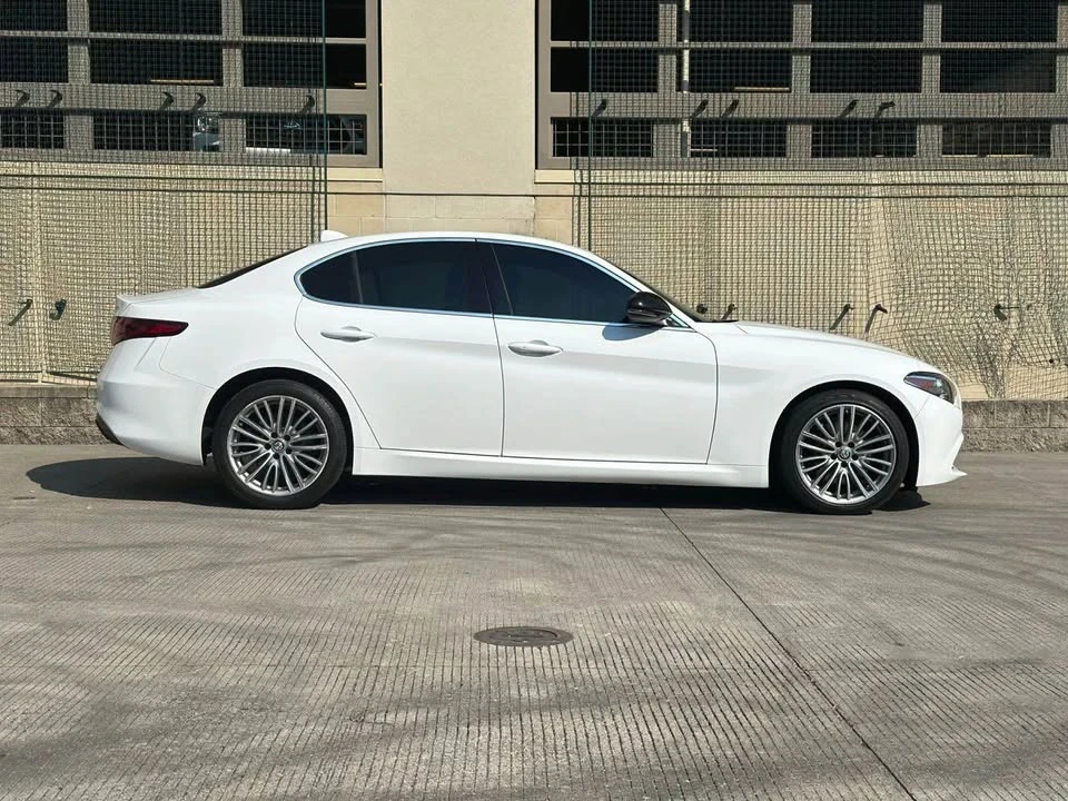 2017 Alfa Romeo Giulia - Image 7 of 19