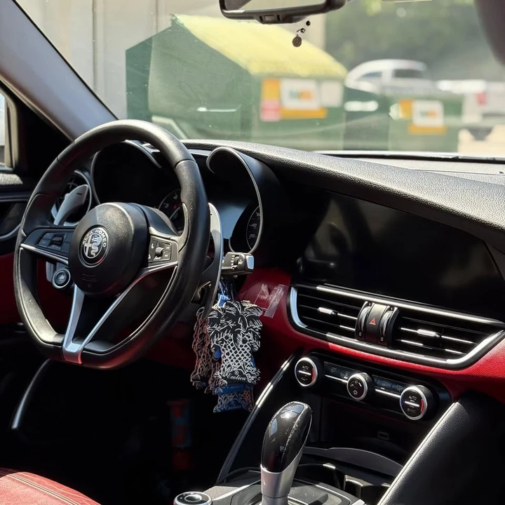 2017 Alfa Romeo Giulia - Image 13 of 18