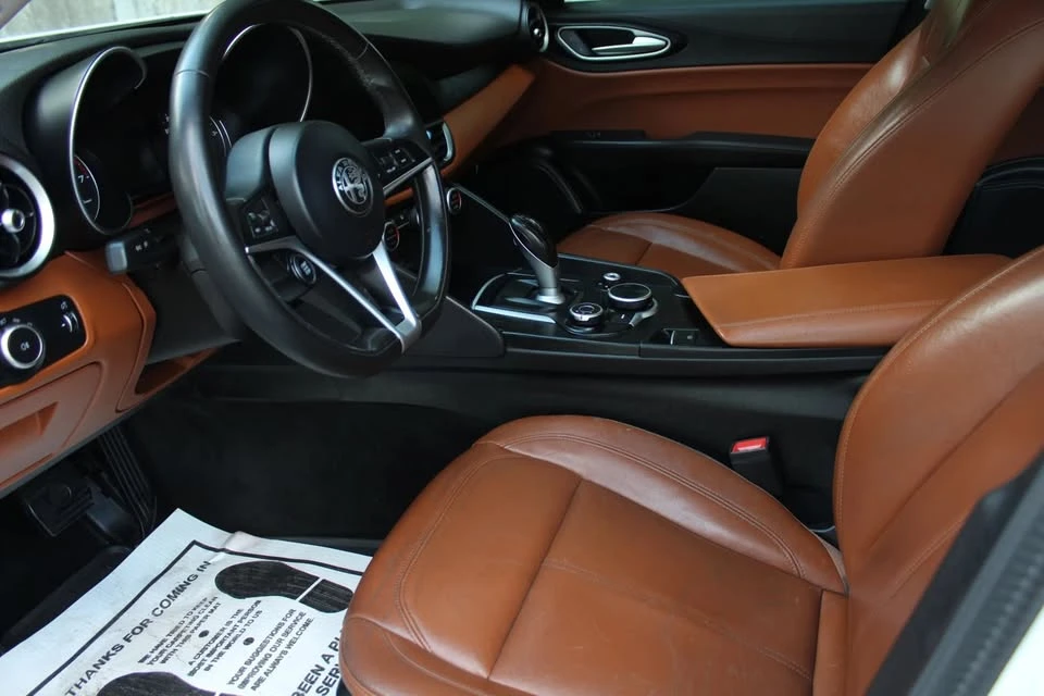 2017 Alfa Romeo Giulia - Image 7 of 19