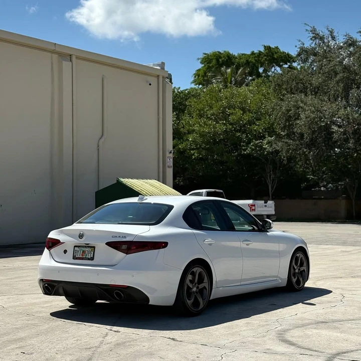 2017 Alfa Romeo Giulia - Image 2 of 18