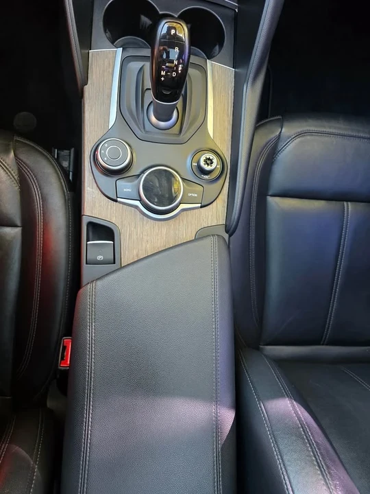 2017 Alfa Romeo Giulia - Image 14 of 15