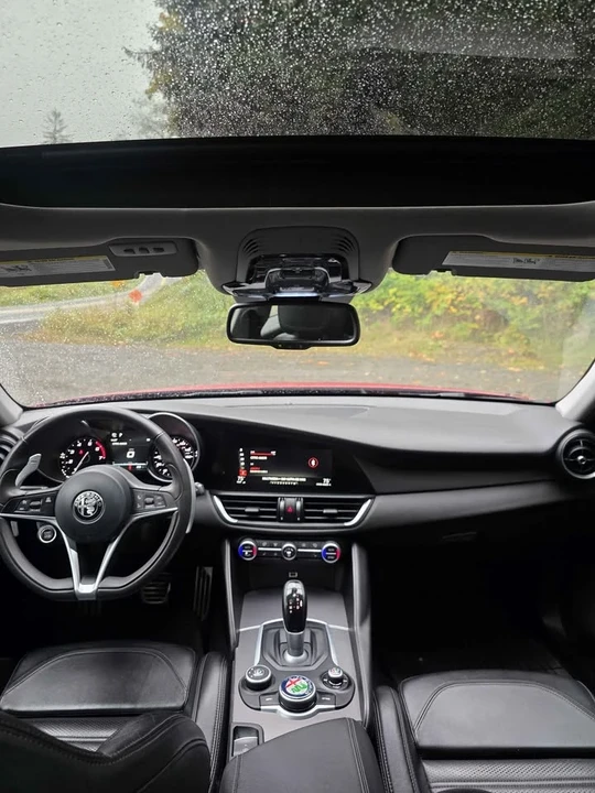 2017 Alfa Romeo Giulia - Image 8 of 11