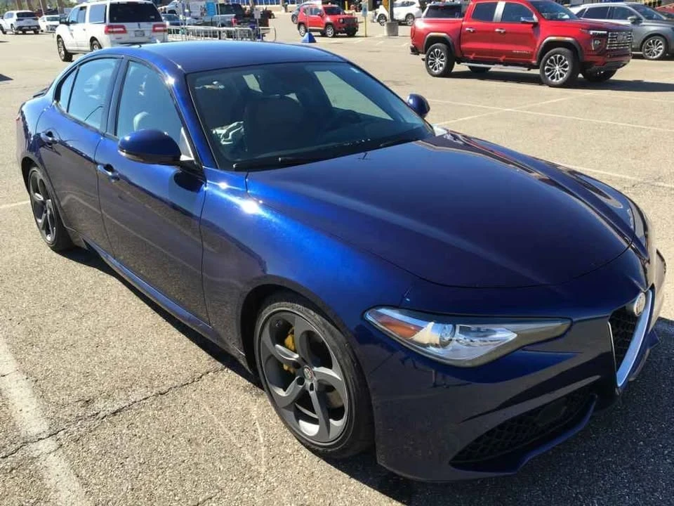 2017 Alfa Romeo Giulia - Image 5 of 10